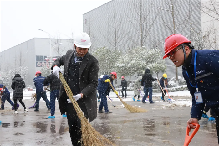 點贊！掃雪除冰，他們是最美的風景