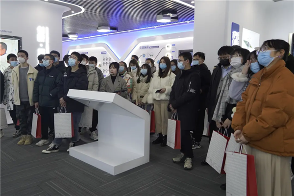 “與寧相約，筑夢(mèng)青春”丨百名寧鄉(xiāng)籍雙一流高校學(xué)子參訪中部產(chǎn)業(yè)基地