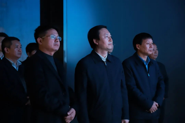 銅仁市委副書記、市長穆嶸坤一行調研中偉銅仁（上市主體）產(chǎn)業(yè)基地