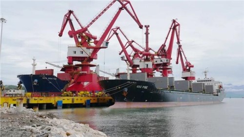 “鎳金屬巨輪”滿載啟航！ 北莫羅瓦利產(chǎn)業(yè)基地鎳產(chǎn)品發(fā)貨首破萬(wàn)金噸